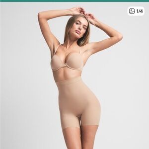 SKIMS Sculpting Butt Lifting Mid- High-Waisted Shapewear Shorts - Nude